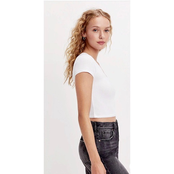 Fitted White Crop Top - Picture 3 of 4